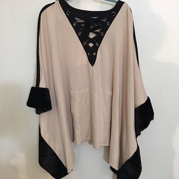 Romans Faux Fur lined Uni pocket arm hole poncho - Picture 2 of 8